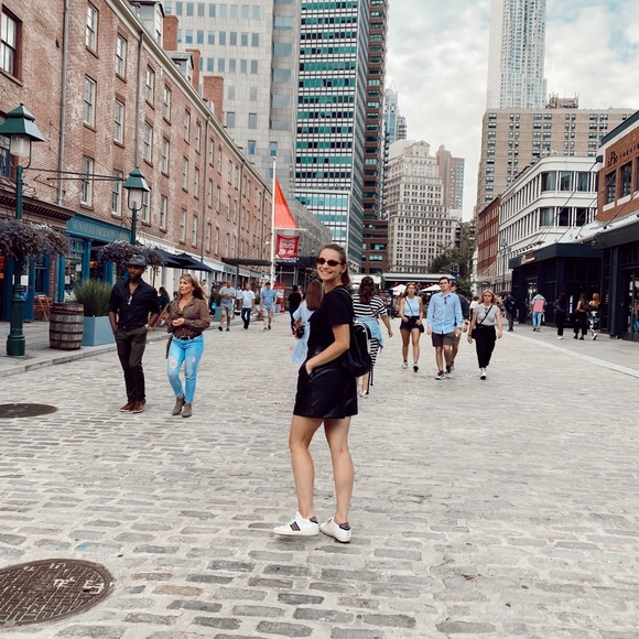 Meet your Posher, Caroline - Picture 2 of 2